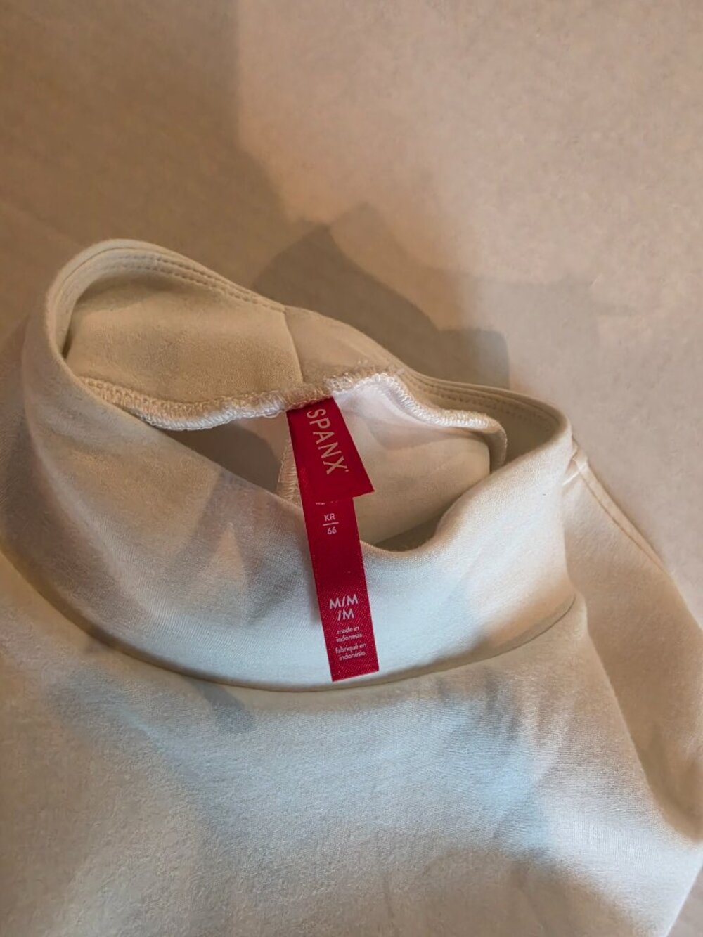 Spanx Air Essential Mockneck Sleeveless White Tank Top Size Med - Picture 9 of 10